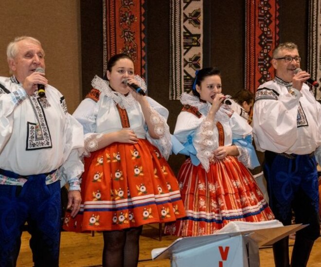 Krojový ples s představením krále Davida Chaloupky a ročníku 2001