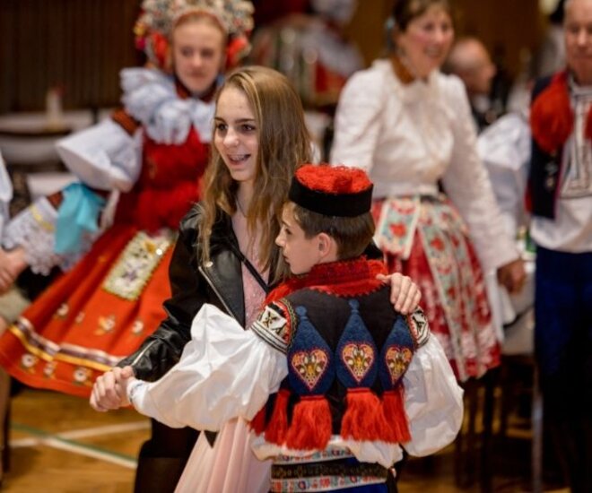 Krojový ples s představením krále Davida Chaloupky a ročníku 2001