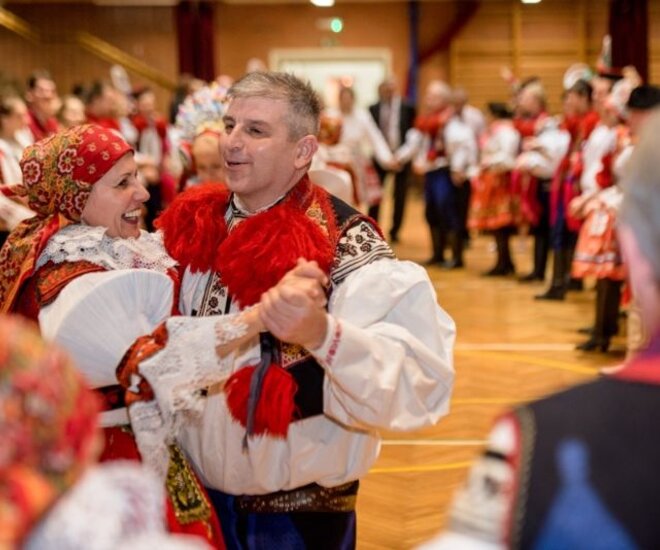 Krojový ples s představením krále Davida Chaloupky a ročníku 2001