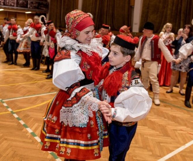 Krojový ples s představením krále Davida Chaloupky a ročníku 2001